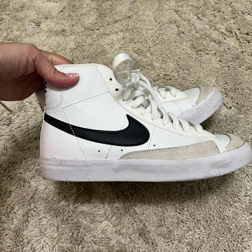 Nike White and Black High-Tops